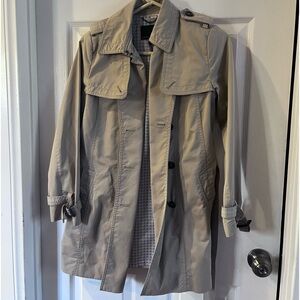 Banana republic petite Essentials Trench coat size petite XS.
